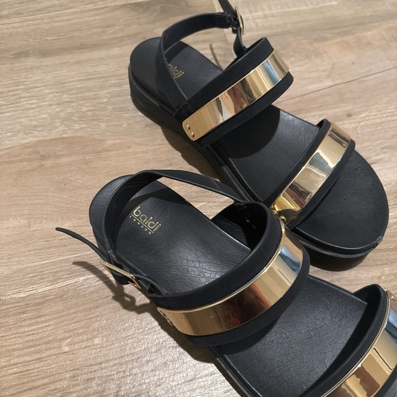 Black and gold sandals - Picture 2 of 3